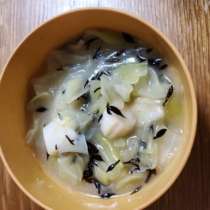 キャベツとひじきと麩のお味噌汁